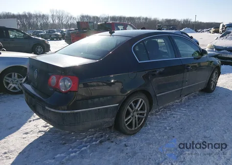 2008 Volkswagen Passat Lux z USA, uszkodzony, nr VIN WVWEK73C78E209992